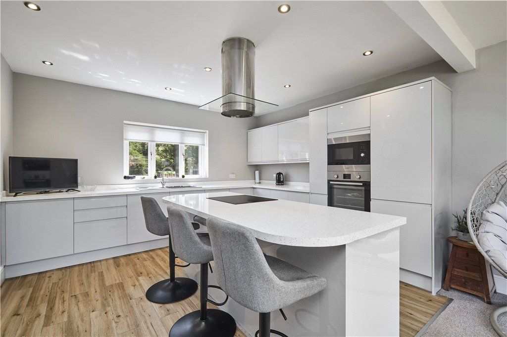 Property photo 2 of 18 Living Kitchen