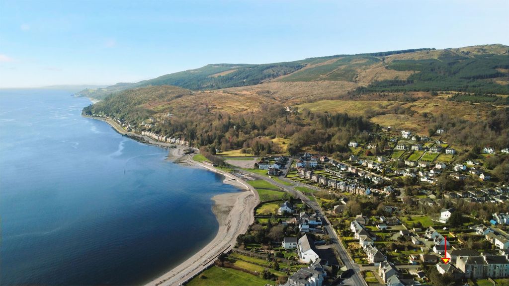 Property photo 2 of 12