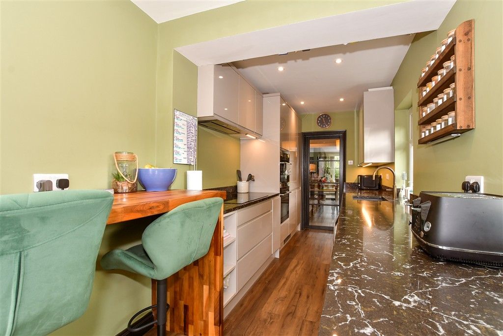 Property photo 2 of 11 Kitchen