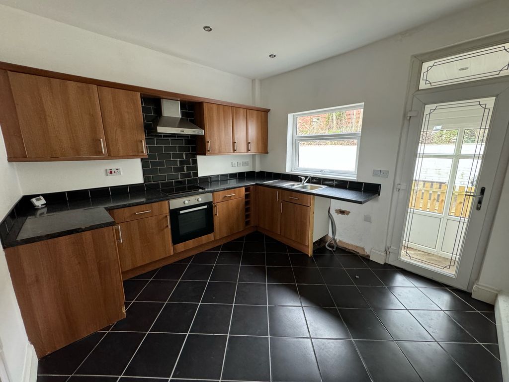 Property photo 3 of 16 Image0