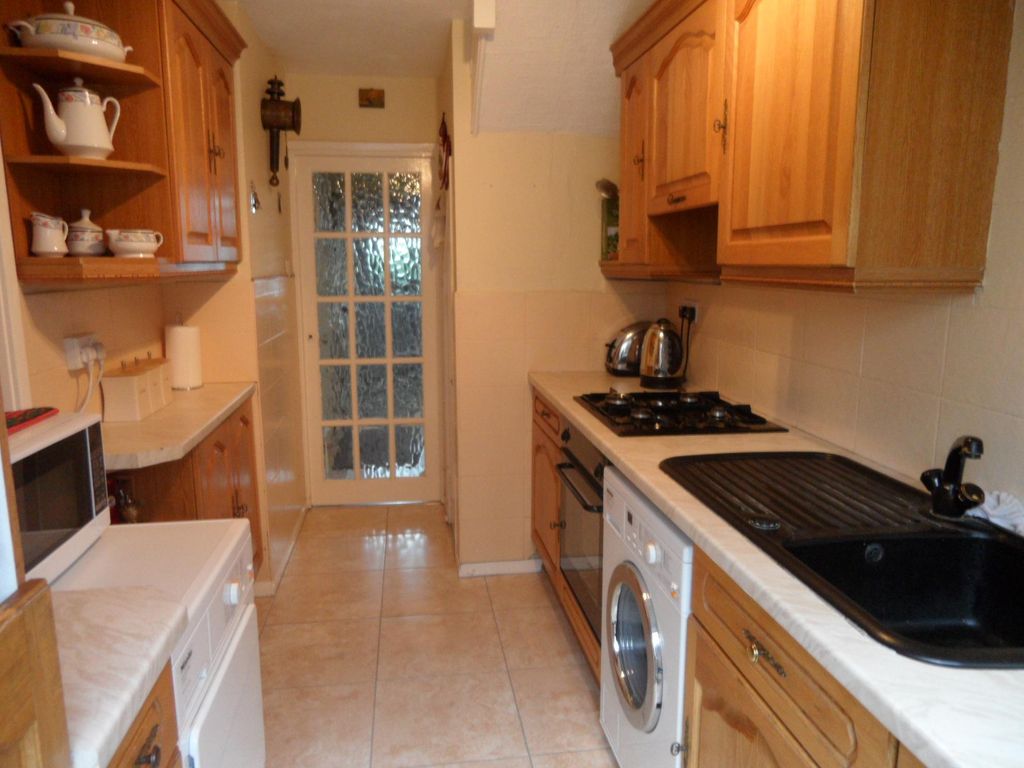 Property photo 2 of 11 Kitchen