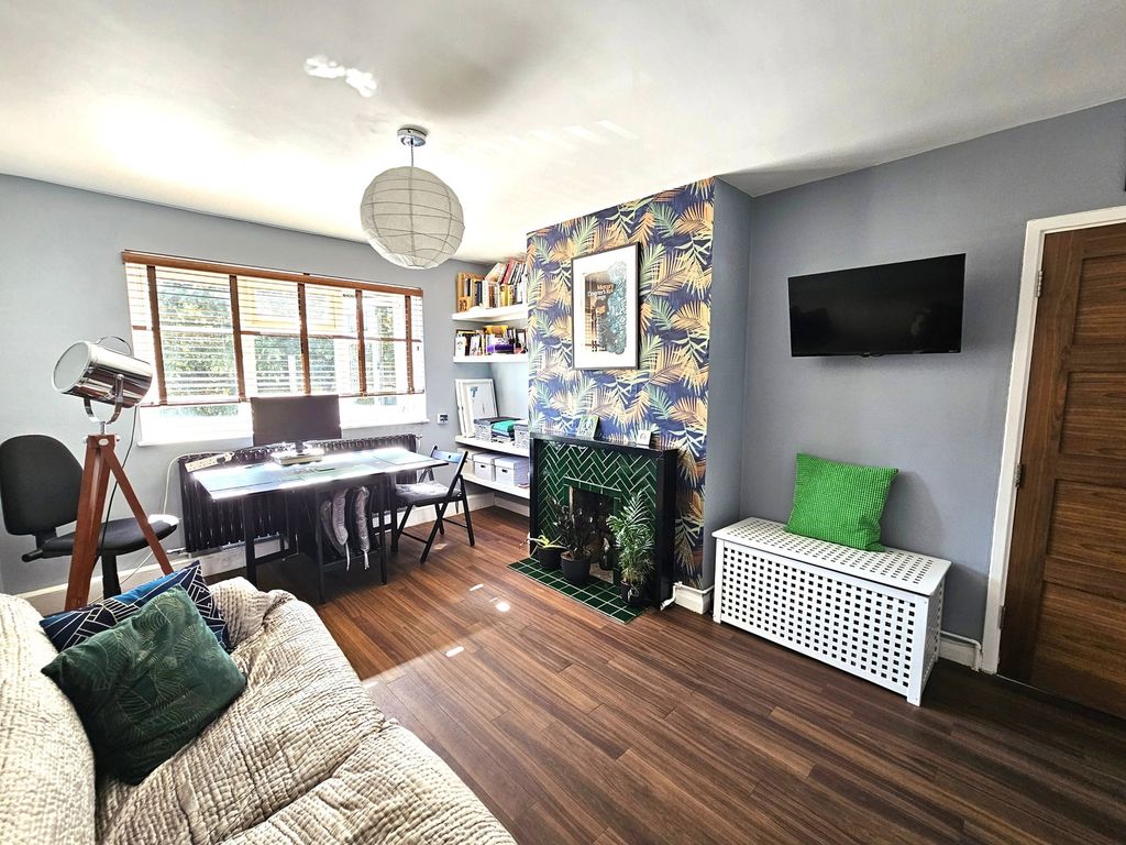 Property photo 2 of 28