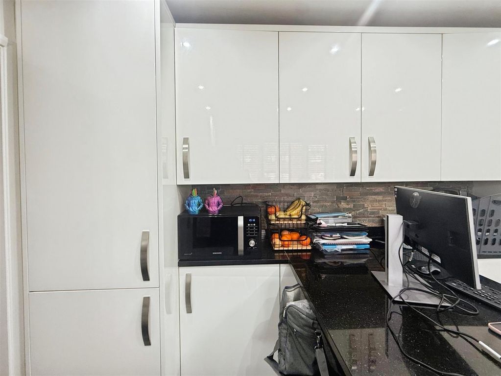 Property photo 3 of 17 391676ee-Image00004.Jpeg