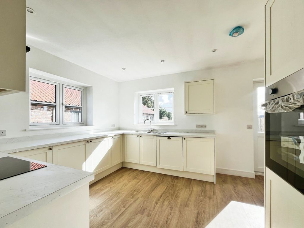Property photo 3 of 18 4112095