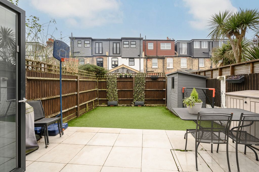 Property photo 3 of 15 Picture No. 06