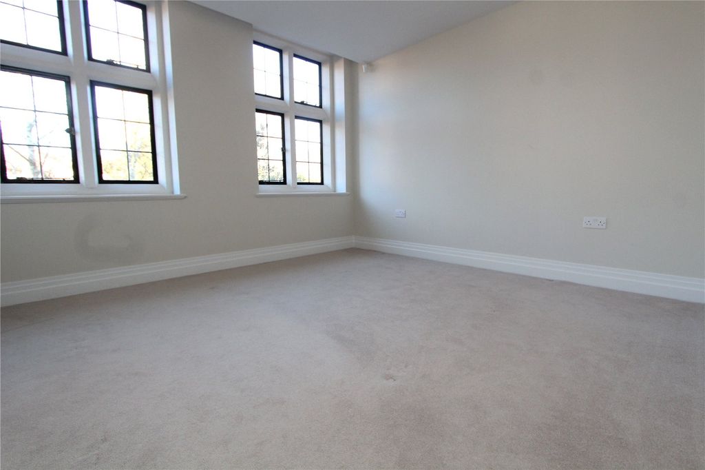 Property photo 3 of 17 Picture No. 02