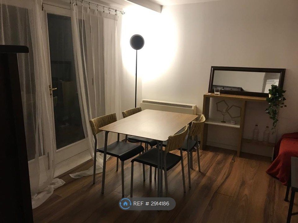 Property photo 2 of 10 Living