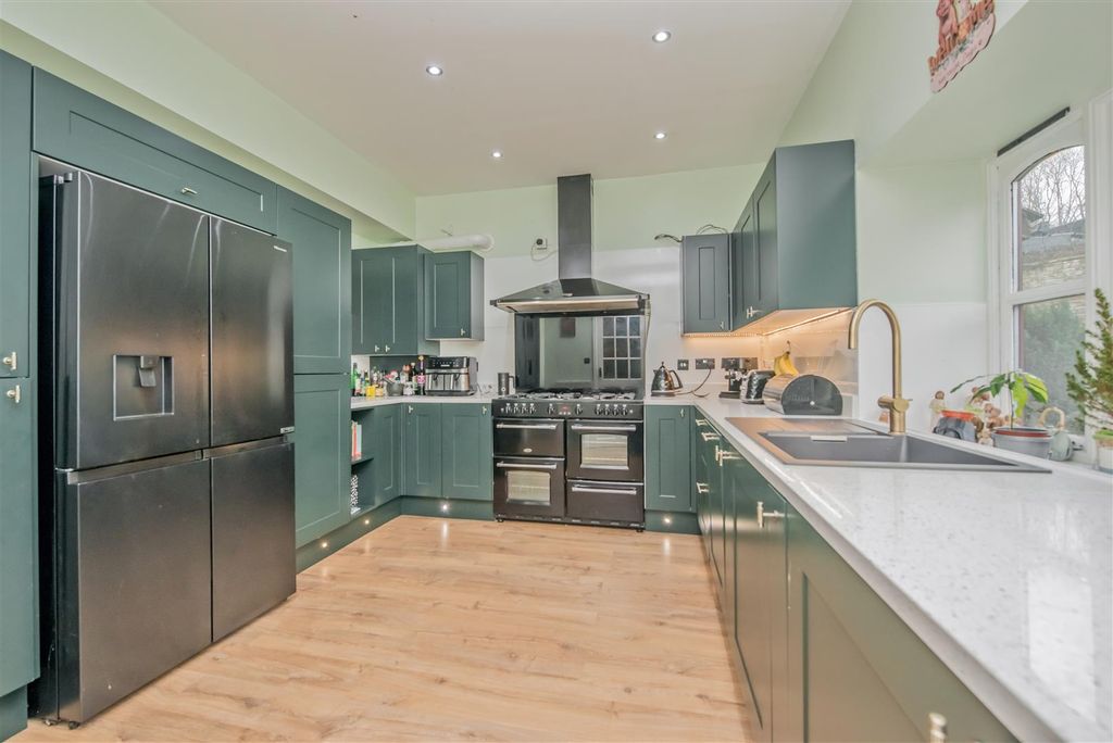Property photo 3 of 29 Fitted Kitchen: