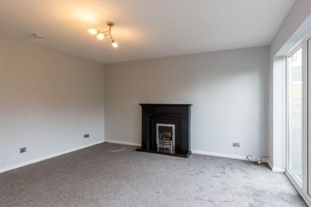 Property photo 3 of 12 Living Room