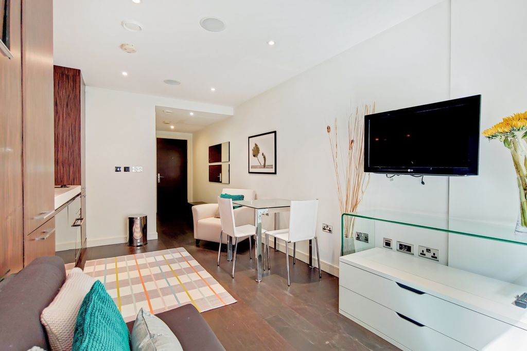 Property photo 2 of 8 10