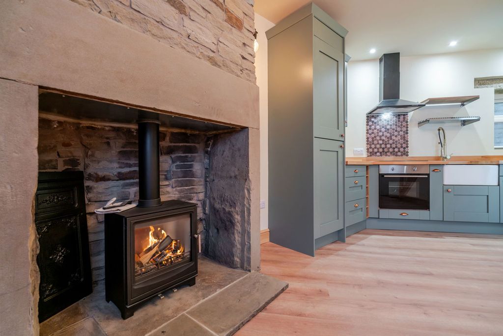 Property photo 2 of 22