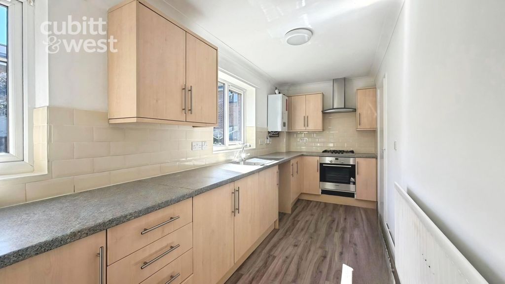 Property photo 2 of 10 Kitchen