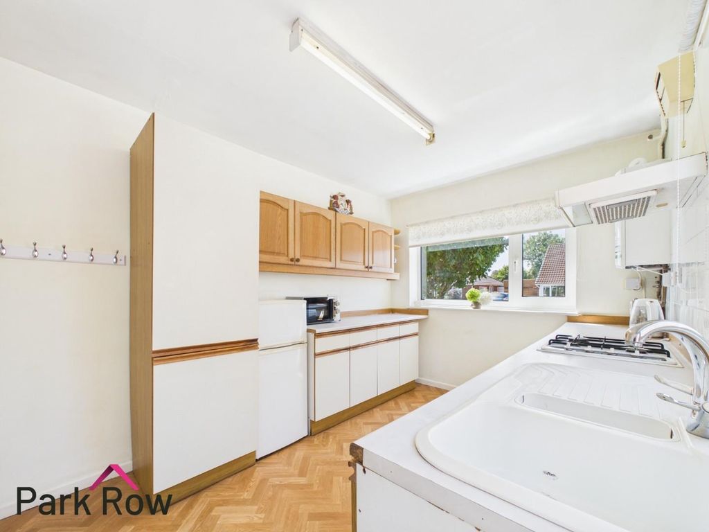 Property photo 2 of 17 Kitchen