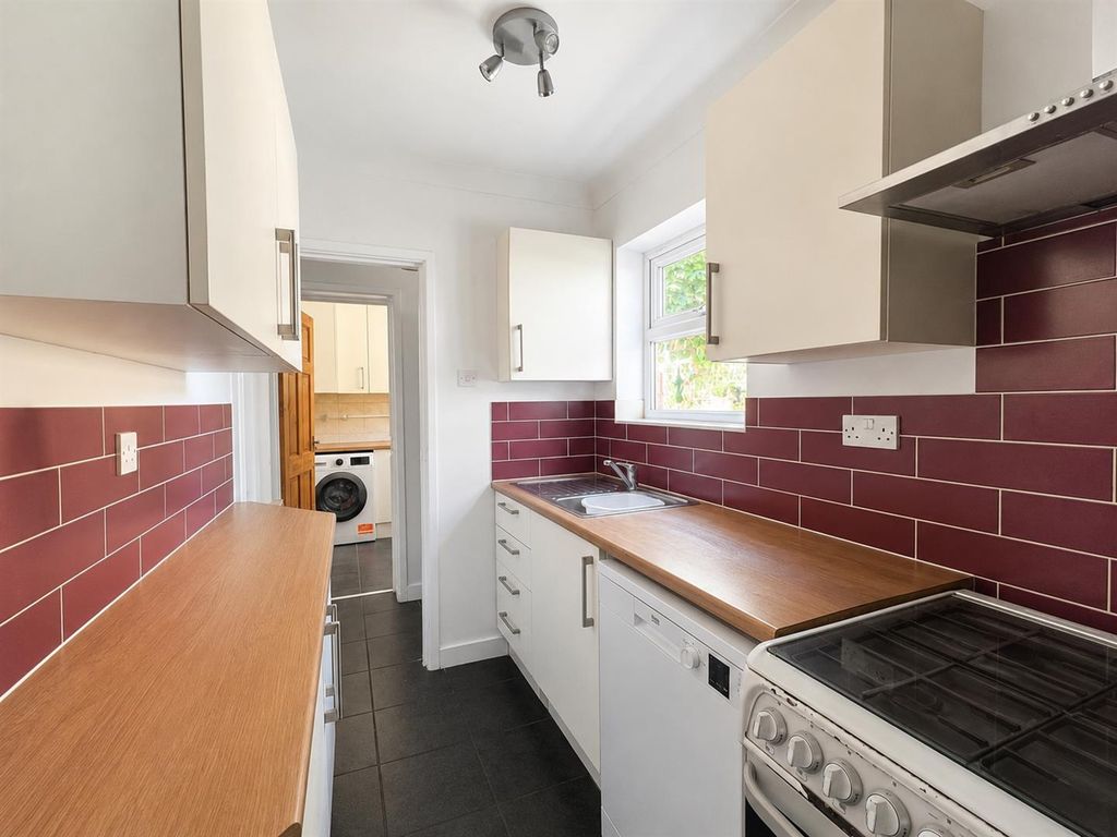 Property photo 2 of 9 Kitchen