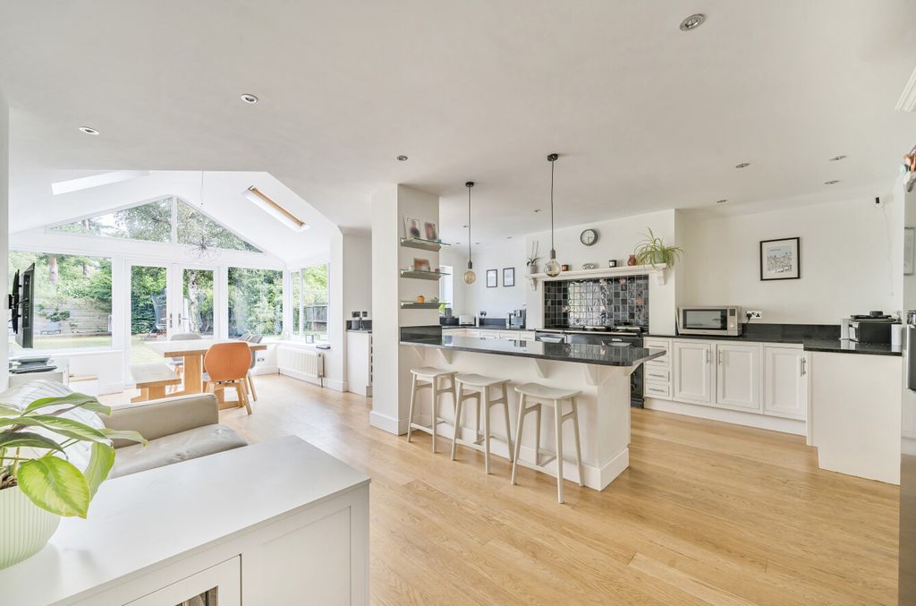 Property photo 3 of 26 1329204-13-68839B...