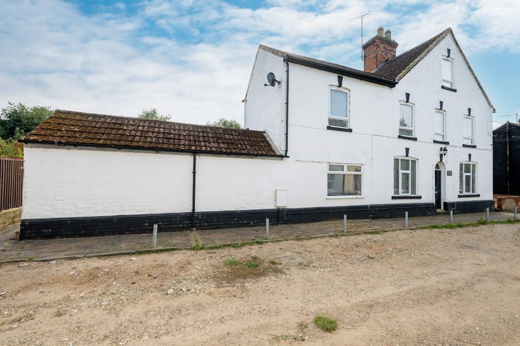 Property photo 1 of 22