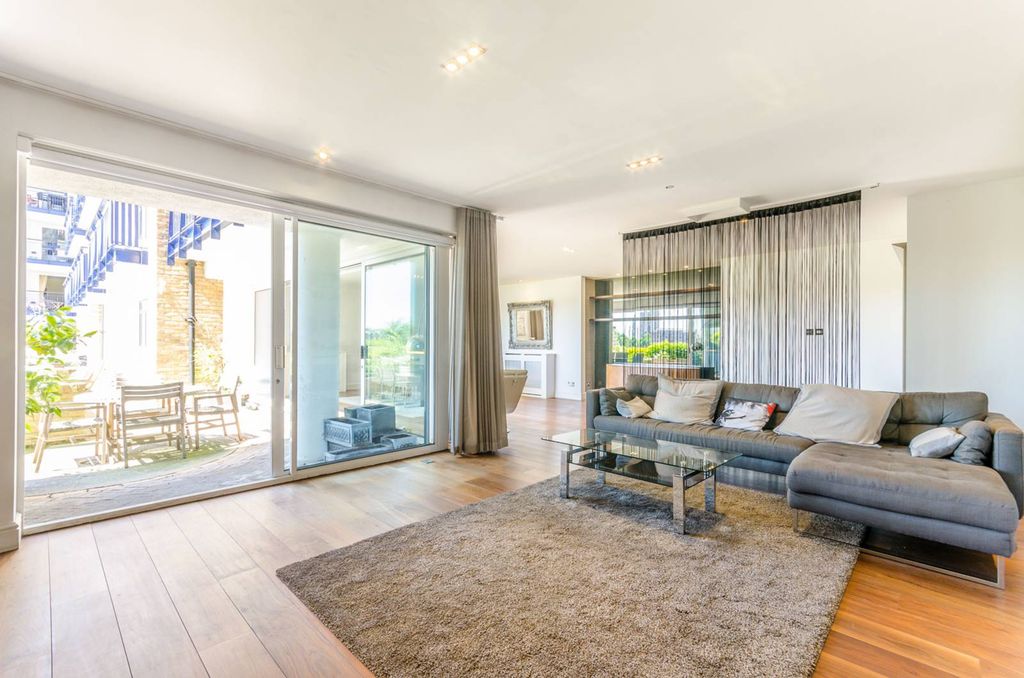 Property photo 2 of 30