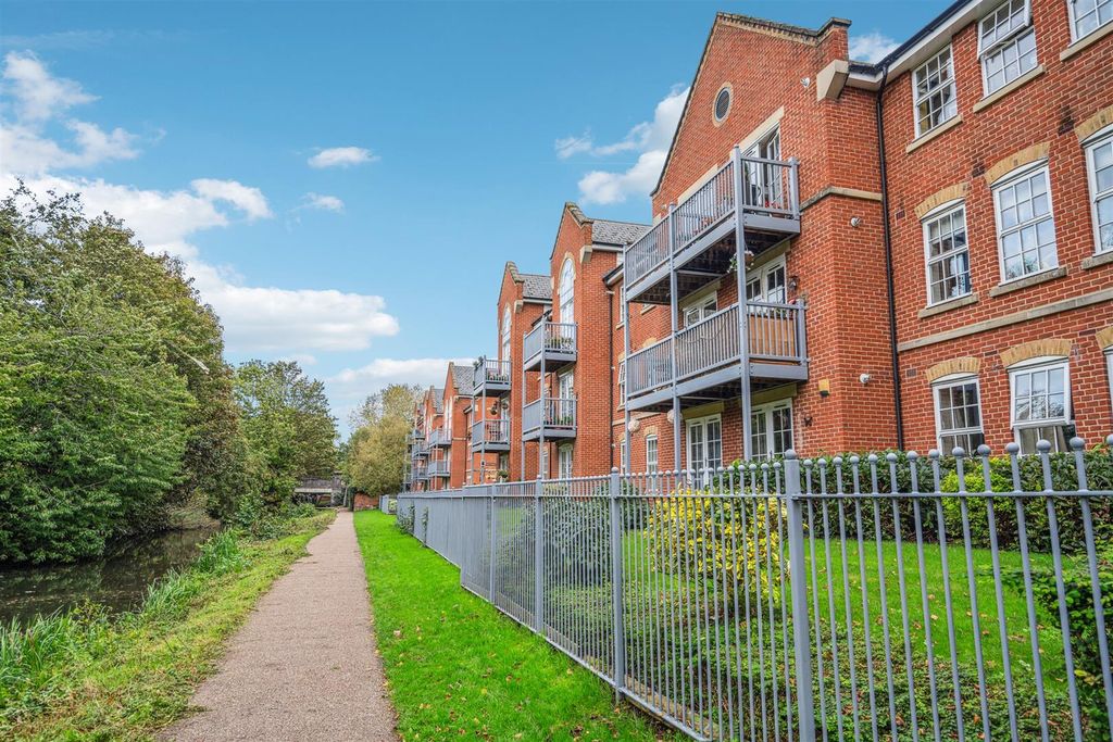 Property photo 2 of 8 4Plzlyffmuocdct3J8Axdq.Jpg