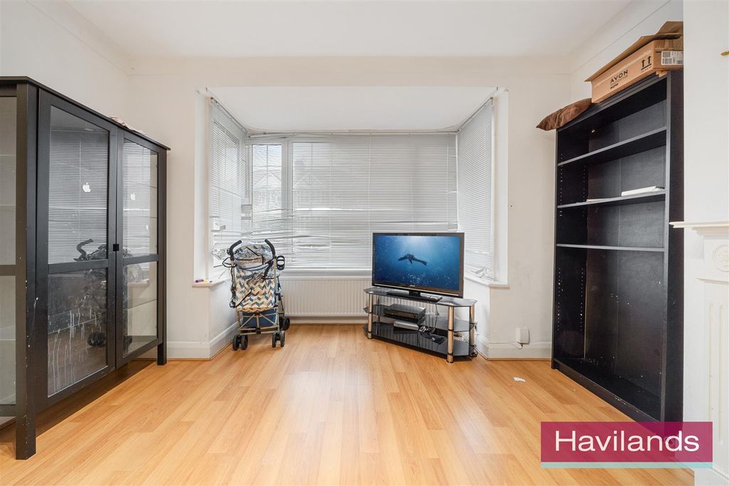 Property photo 3 of 22 Landra Gardens-3.Jpg