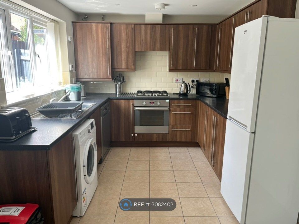 Property photo 3 of 28 Kitchen