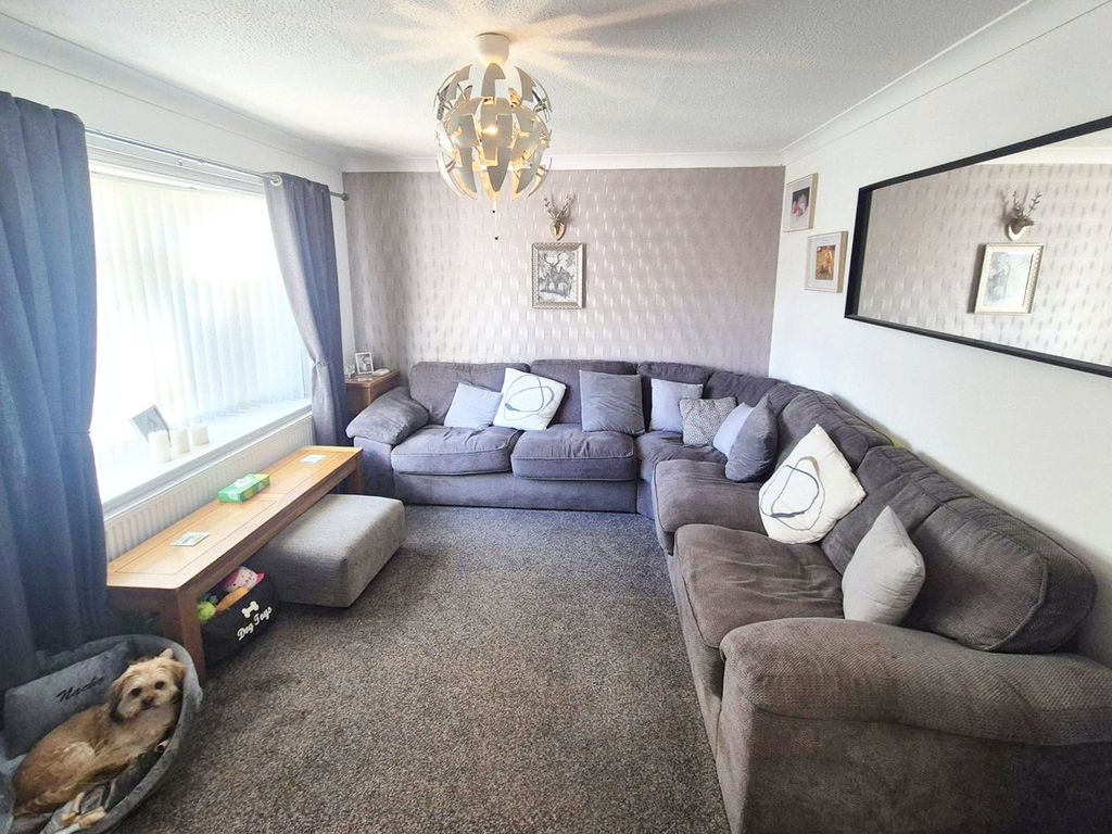 Property photo 2 of 12 Picture No. 28