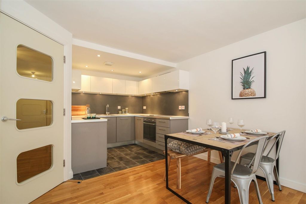 Property photo 3 of 11 K