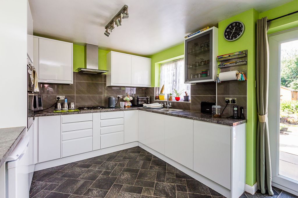 Property photo 3 of 18 Kitchen Area
