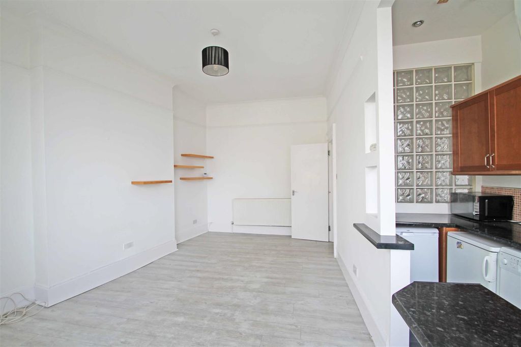 Property photo 3 of 11 Recption