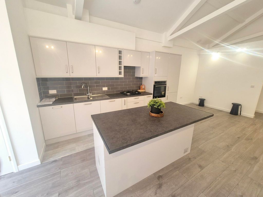 Additional image 4 of 3 bed flat to rentLarkhill Road, Yeovil BA21