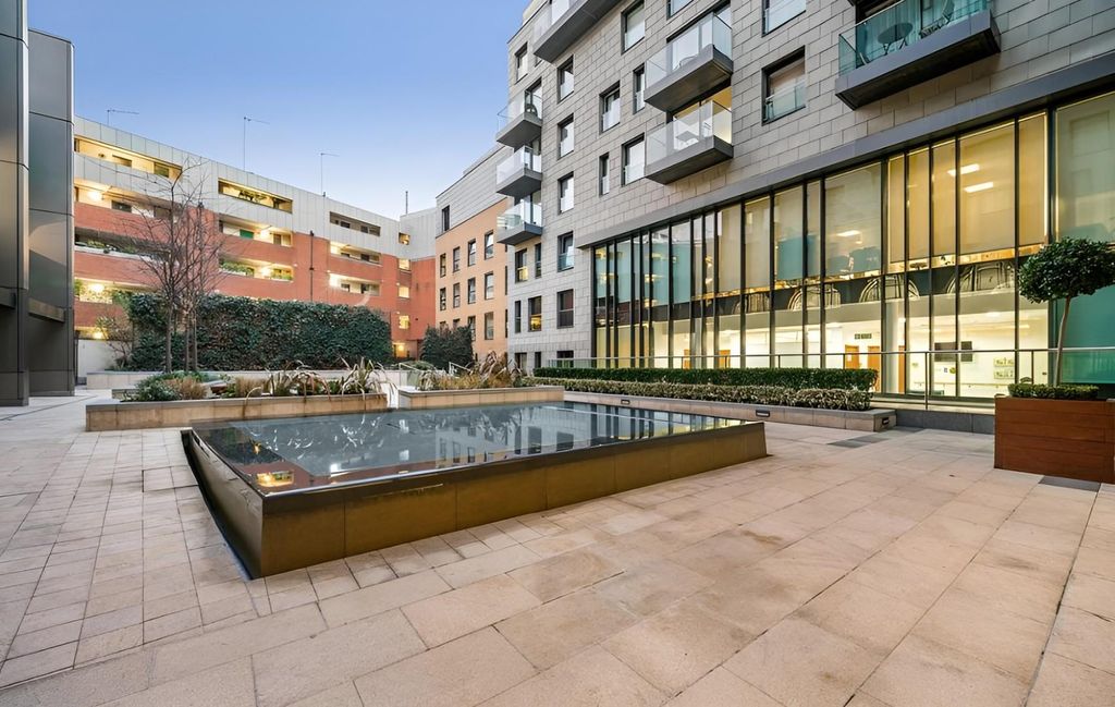 Property photo 3 of 20 608 Fitzrovia 11.Jpg