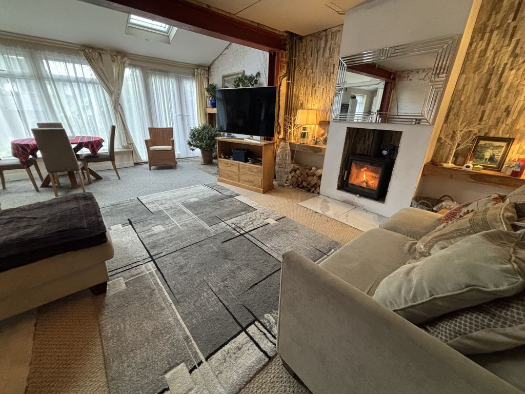 Property photo 1 of 6 Photo 4