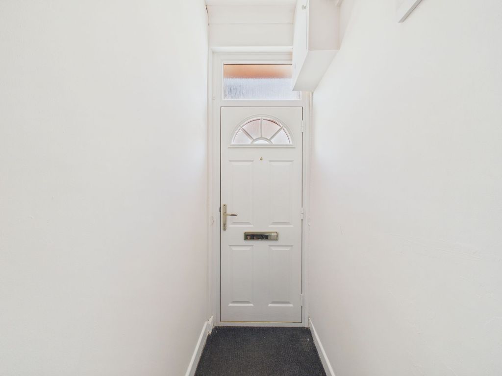 Property photo 2 of 18 Hallway