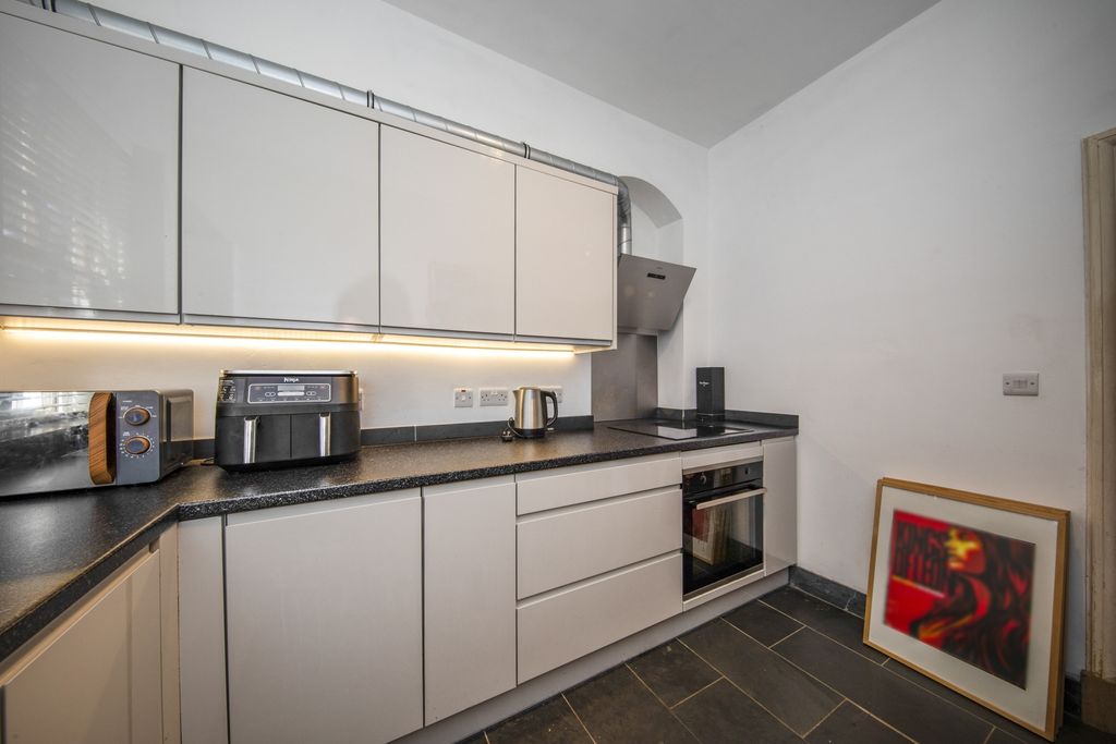 Property photo 2 of 19 Flat1Ladycroftbr2...