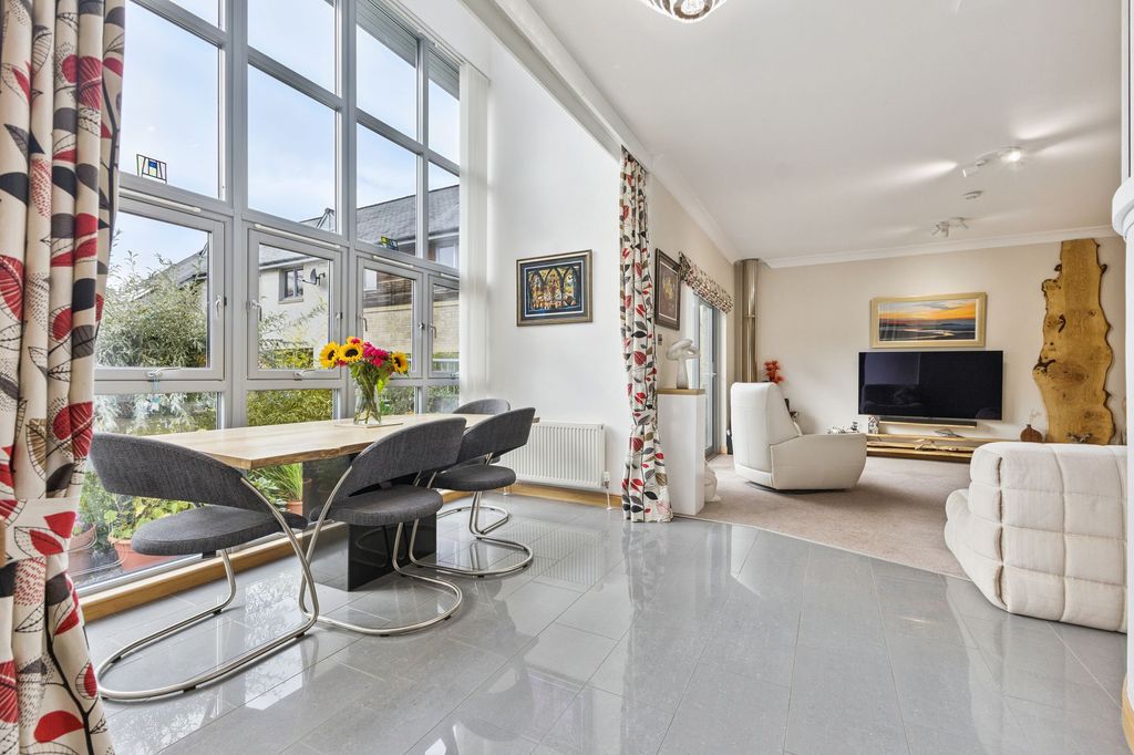 Property photo 3 of 28