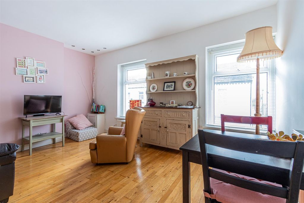 Property photo 2 of 12 St Fagans Street 1, B-1.Jpg