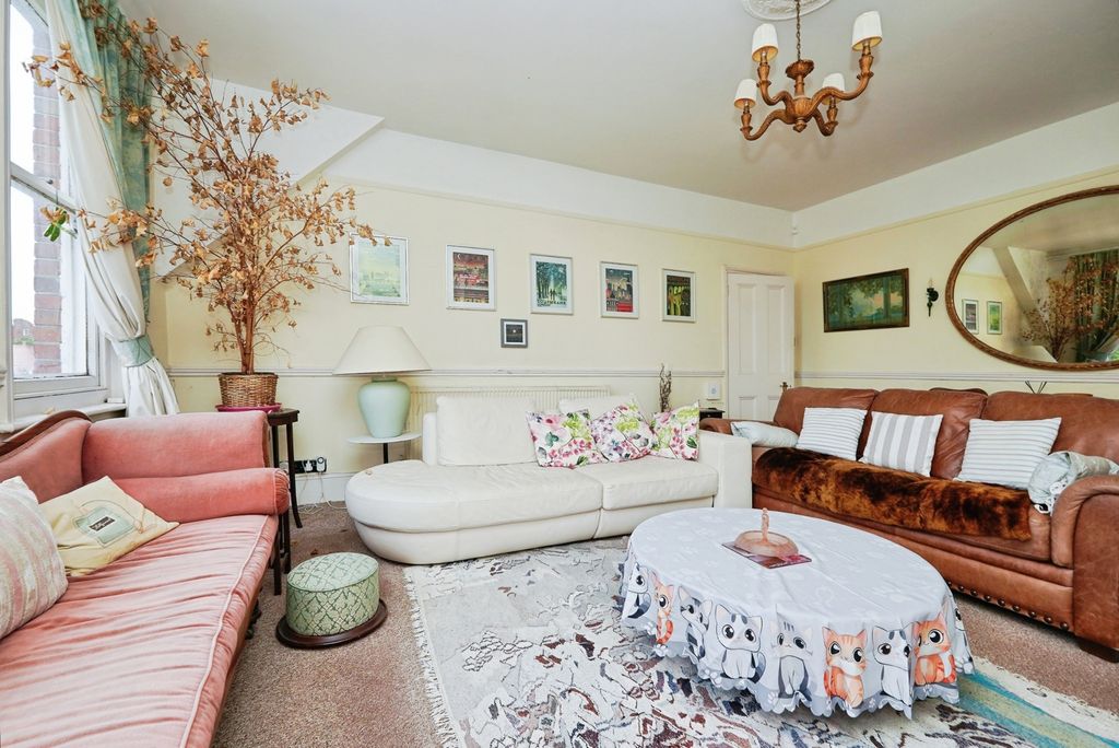 Property photo 3 of 18 Pbox-Img.Jpg