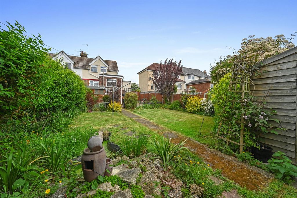 Property photo 2 of 14 Garden