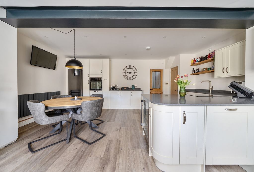 Property photo 3 of 23 1455712-15-6A058A...