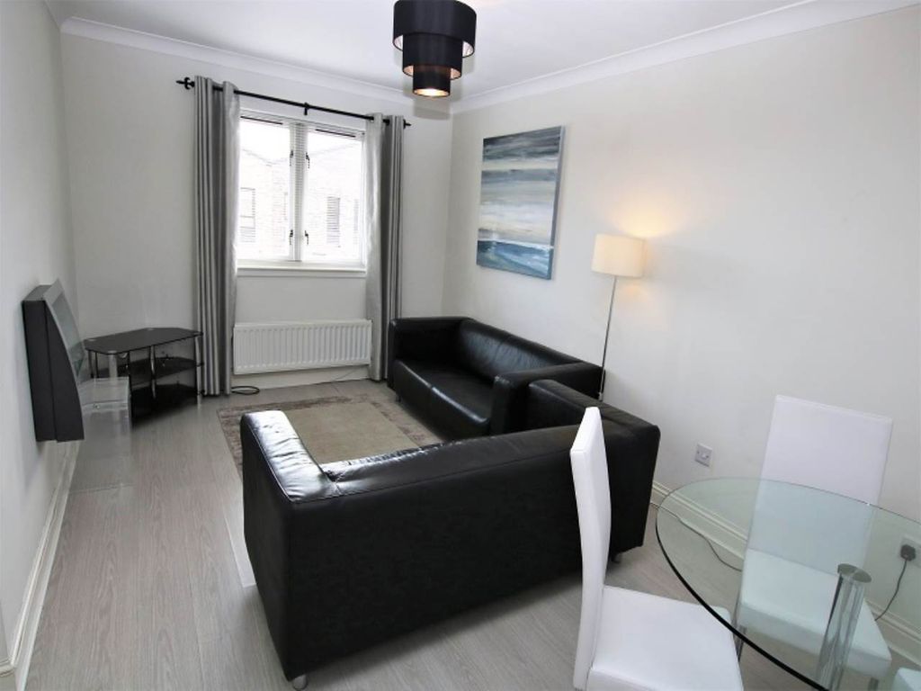 Property photo 3 of 12 Lounge