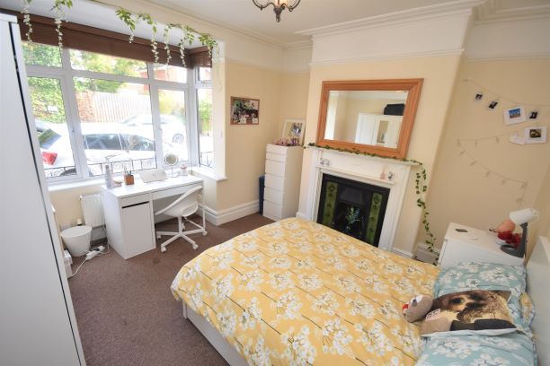Property photo 3 of 9 Bed 1