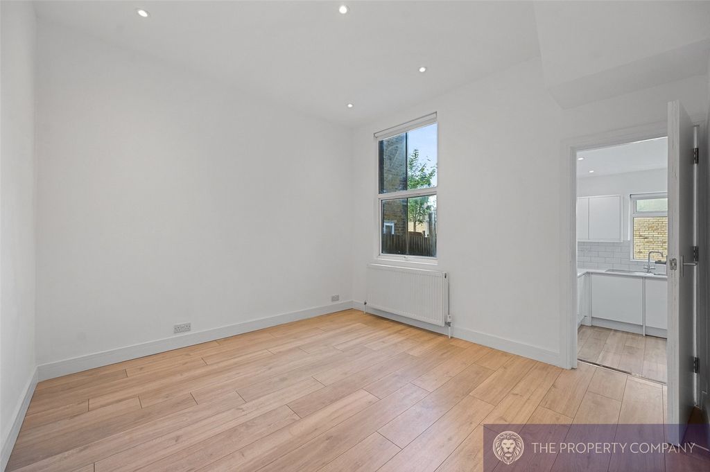 Property photo 2 of 11 Picture No. 03