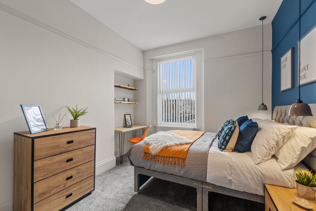 Property photo 1 of 8 0008