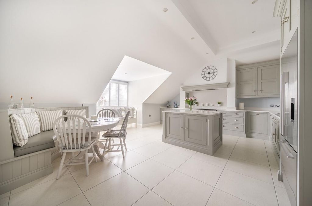 3 bed flat for saleStede Hill, Harrietsham, Maidstone ME17 photo 4