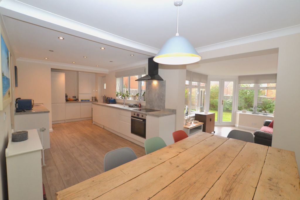 Property photo 2 of 28