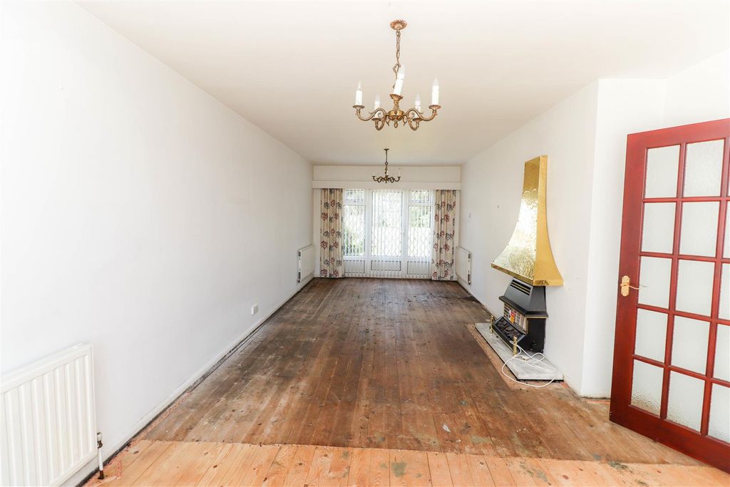 Property photo 3 of 15 Gresley Road (7).Jpg