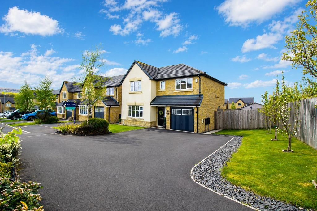 Property photo 1 of 32