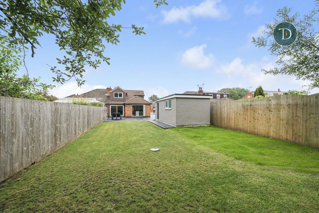 Property photo 2 of 34