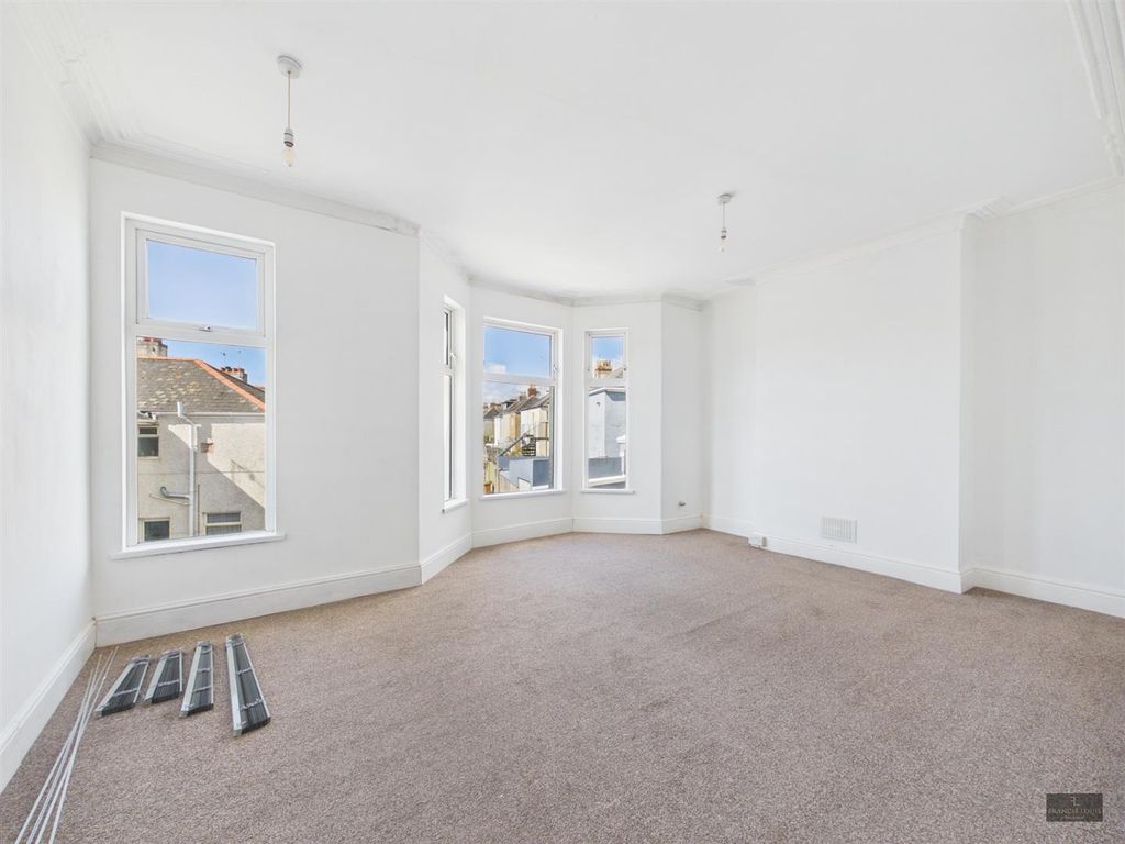 Property photo 3 of 9 Cam02887G0-Pr0726-Still011.Jpg