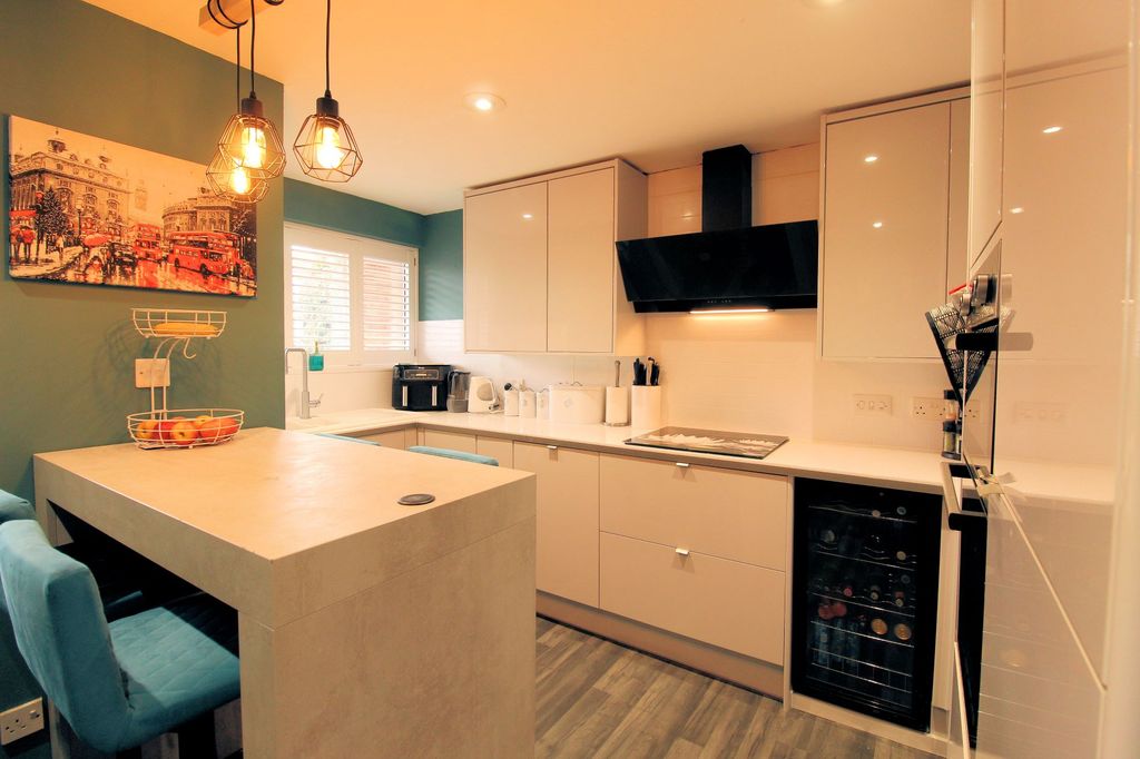 Property photo 2 of 11 Img_2357