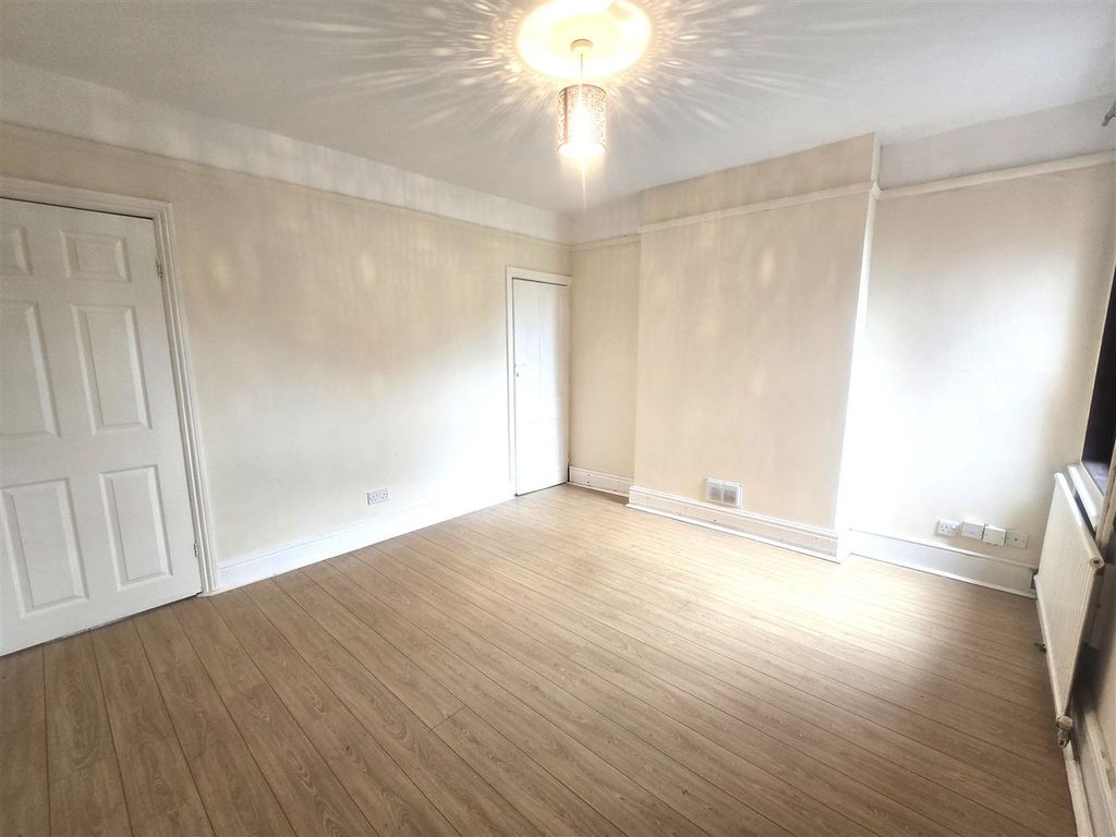 Property photo 3 of 11 1000076083.Jpg